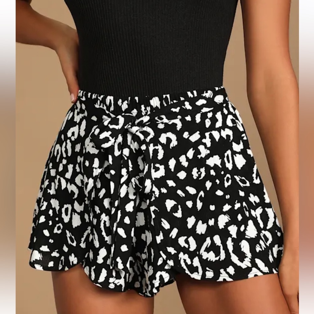 NEW! Yana Black and White Leopard Print Tie-Front Shorts Size XL